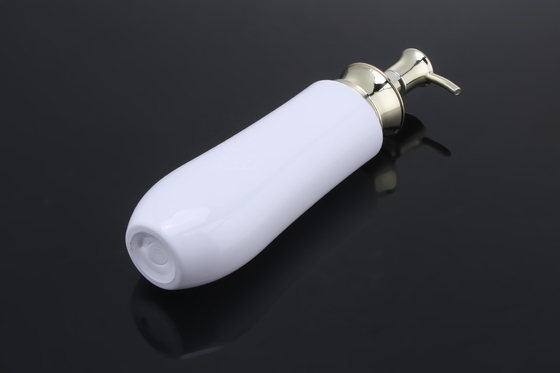 Luksusowa 300 ml 500 ml 700 ml PET Biała różowa jednostka Popularna Dostosuj Logo Złota pompa Plastikowa butelka szamponu